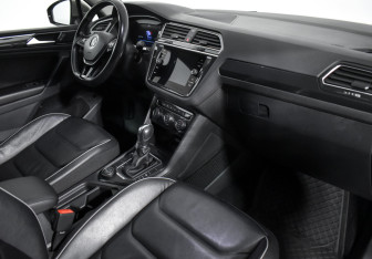 Подержанный автомобиль Volkswagen Tiguan 2018 года (14 фото)