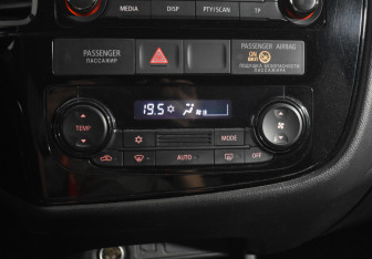Подержанный автомобиль Mitsubishi Outlander 2016 года (15 фото)