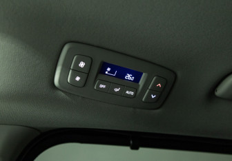 Подержанный автомобиль Kia Carnival 2022 года (30 фото)