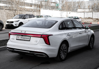 Подержанный автомобиль Hongqi H5 2023 года (7 фото)