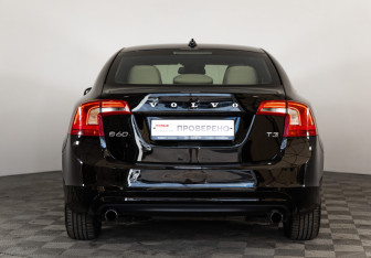 Подержанный автомобиль Volvo S60 2014 года (6 фото)