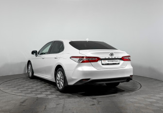 Подержанный автомобиль Toyota Camry Sedan 2021 года (7 фото)