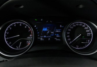 Подержанный автомобиль Toyota Camry Sedan 2019 года (12 фото)