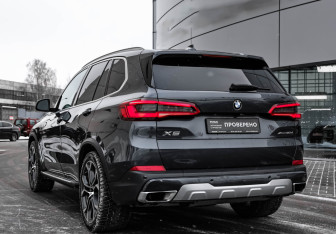 Подержанный автомобиль BMW X5 2018 года (9 фото)