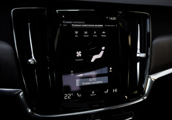 Подержанный автомобиль Volvo S90 2021 года (19 фото)