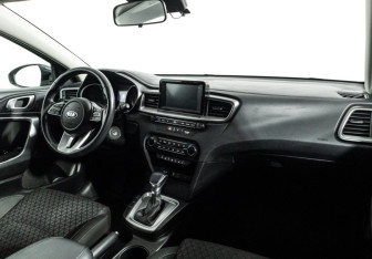 Подержанный автомобиль Kia Ceed Wagon 2019 года (9 фото)