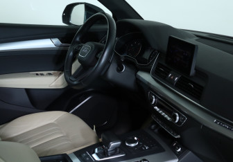Подержанный автомобиль Audi Q5 2019 года (12 фото)