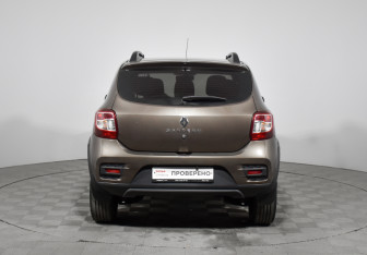 Подержанный автомобиль Renault Sandero 2019 года (7 фото)