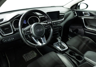 Подержанный автомобиль Kia Ceed Wagon 2019 года (11 фото)