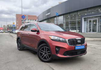 Подержанный автомобиль Kia Sorento 2019 года (3 фото)