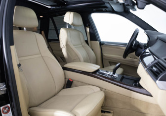 Подержанный автомобиль BMW X5 2013 года (19 фото)