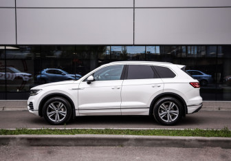 Подержанный автомобиль Volkswagen Touareg 2020 года (9 фото)