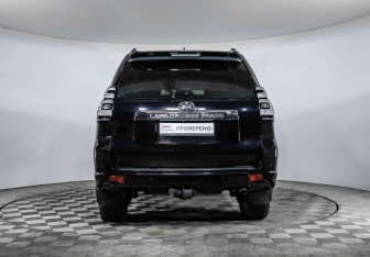 Подержанный автомобиль Toyota Land Cruiser Prado 2019 года (6 фото)