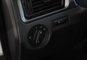 Подержанный автомобиль Skoda Rapid Liftback 2014 года (14 фото)