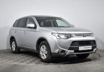 Подержанный автомобиль Mitsubishi Outlander 2014 года (3 фото)