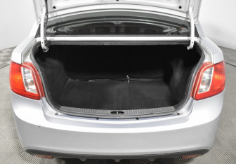 Подержанный автомобиль Kia Rio Sedan 2010 года (19 фото)