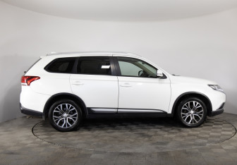 Подержанный автомобиль Mitsubishi Outlander 2017 года (4 фото)
