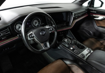 Подержанный автомобиль Volkswagen Touareg 2019 года (11 фото)