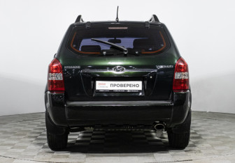 Подержанный автомобиль Hyundai Tucson 2008 года (6 фото)