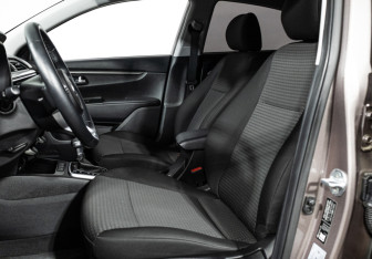 Подержанный автомобиль Kia Rio Sedan 2021 года (15 фото)