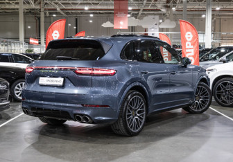 Подержанный автомобиль Porsche Cayenne 2018 года (11 фото)
