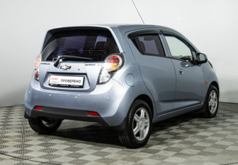 Подержанный автомобиль Chevrolet Spark 2011 года (5 фото)