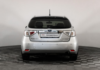 Подержанный автомобиль Subaru Impreza Hatchback 2008 года (6 фото)