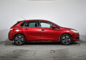 Подержанный автомобиль Citroen C4 Hatchback 2011 года (4 фото)