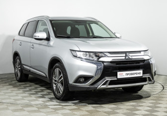 Подержанный автомобиль Mitsubishi Outlander 2021 года (3 фото)