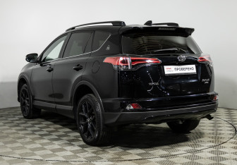 Подержанный автомобиль Toyota RAV4 2019 года (7 фото)