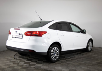 Подержанный автомобиль Ford Focus Sedan 2016 года (5 фото)