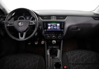 Подержанный автомобиль Skoda Octavia Liftback 2020 года (9 фото)