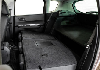 Подержанный автомобиль Peugeot 3008 2014 года (20 фото)