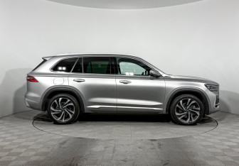 Подержанный автомобиль Geely Monjaro 2023 года (4 фото)