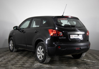 Подержанный автомобиль Nissan Qashqai 2008 года (7 фото)
