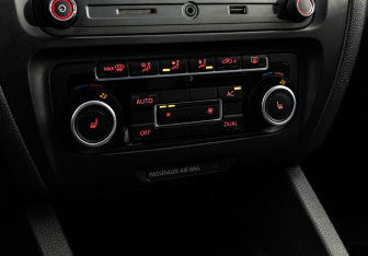 Подержанный автомобиль Volkswagen Jetta Sedan 2011 года (14 фото)