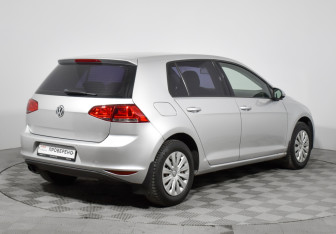 Подержанный автомобиль Volkswagen Golf Hatchback 2013 года (5 фото)