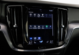 Подержанный автомобиль Volvo V60 2018 года (17 фото)