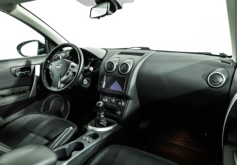 Подержанный автомобиль Nissan Qashqai 2010 года (9 фото)