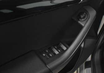 Подержанный автомобиль Skoda Octavia Liftback 2015 года (10 фото)