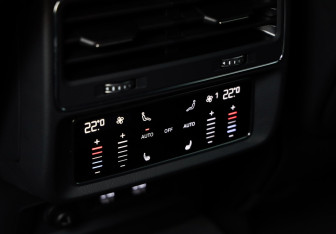 Подержанный автомобиль Audi Q8 2019 года (20 фото)