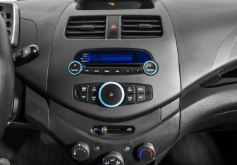 Подержанный автомобиль Chevrolet Spark 2012 года (17 фото)