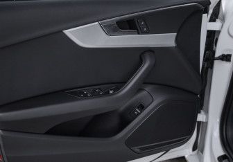 Подержанный автомобиль Audi A4 Sedan 2018 года (22 фото)