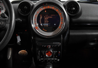 Подержанный автомобиль MINI Countryman 2014 года (16 фото)