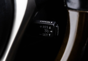 Подержанный автомобиль Lexus ES 2013 года (15 фото)