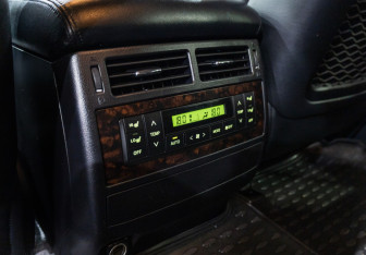 Подержанный автомобиль Toyota Land Cruiser Suv 2012 года (25 фото)