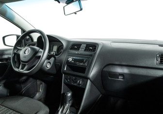 Подержанный автомобиль Volkswagen Polo Sedan 2017 года (9 фото)