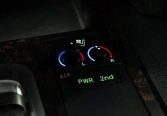 Подержанный автомобиль Toyota Land Cruiser Suv 2014 года (18 фото)