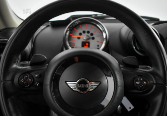 Подержанный автомобиль MINI Countryman 2014 года (18 фото)