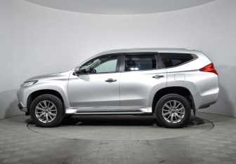 Подержанный автомобиль Mitsubishi Pajero Sport 2019 года (8 фото)